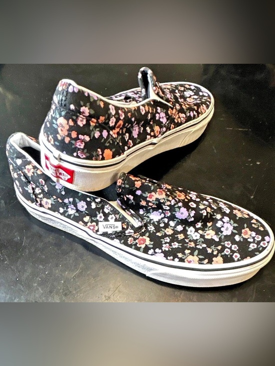 Vans Shoes - Vans Classic Slip-On Unisex
Low Top Floral Canvas Slip-On
Shoes US 9W/Men: 7.5
